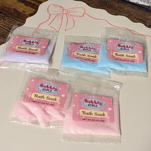 2 For $5 Item: Bubbly Girls Bath Soak Set New!